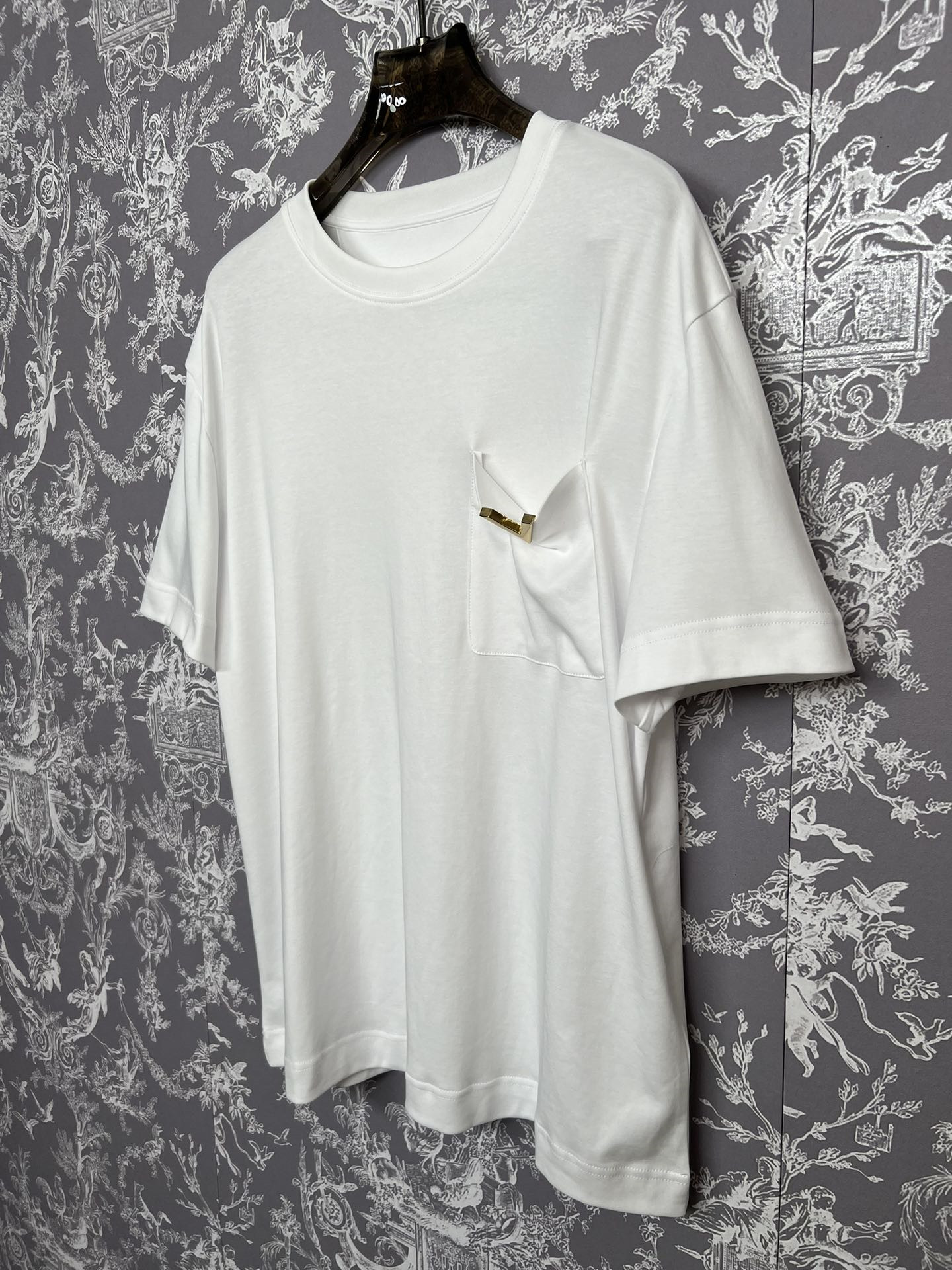 Va1e*ntin0 new t-shirt replica clothing sites