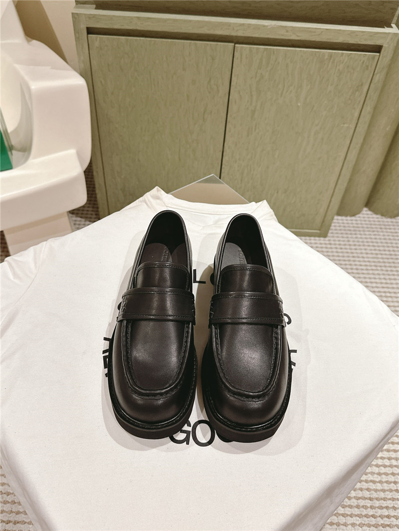 b0tt*ga Ven*ta women’s leather sneakers