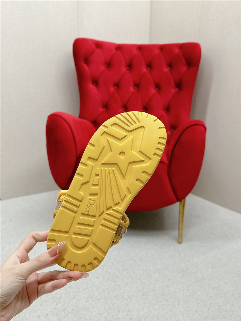 D10r women’s yellow d-wave sandals