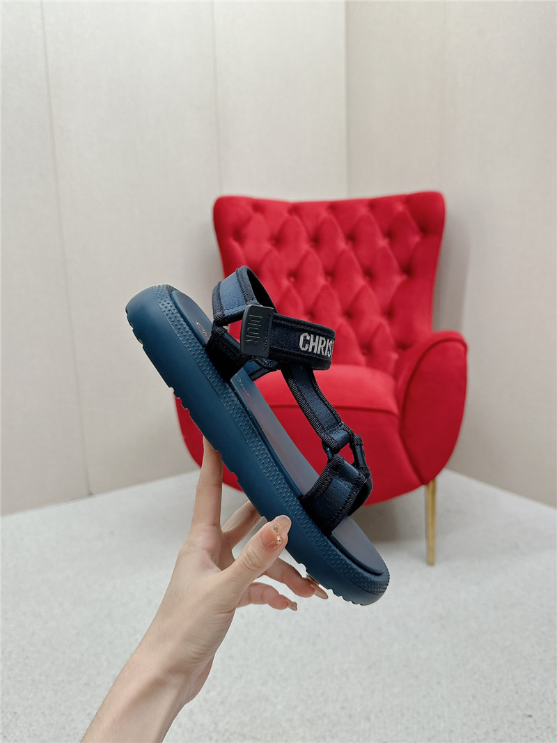 D10r women’s d-wave sandals in blue leather
