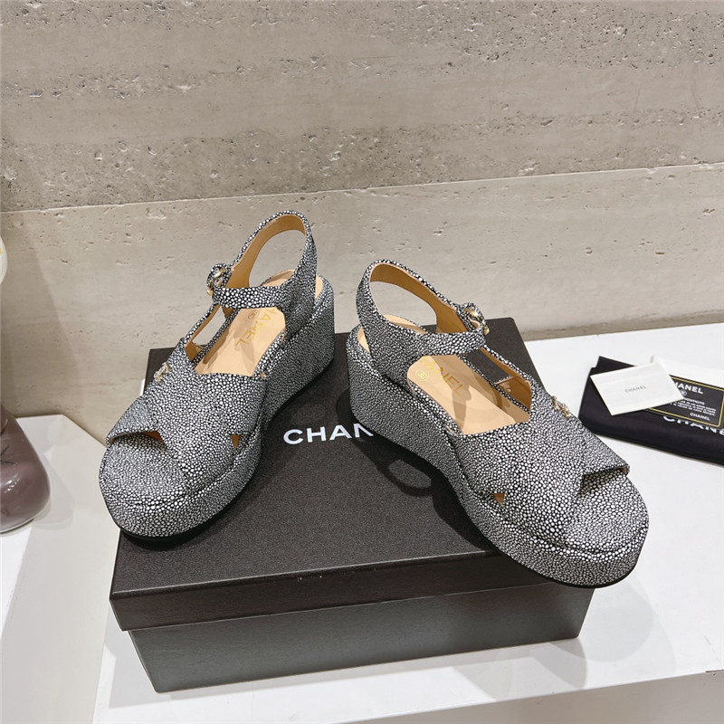 ch**el open toe platform D1am0nd sandals