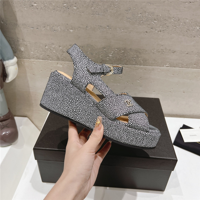 ch**el open toe platform D1am0nd sandals