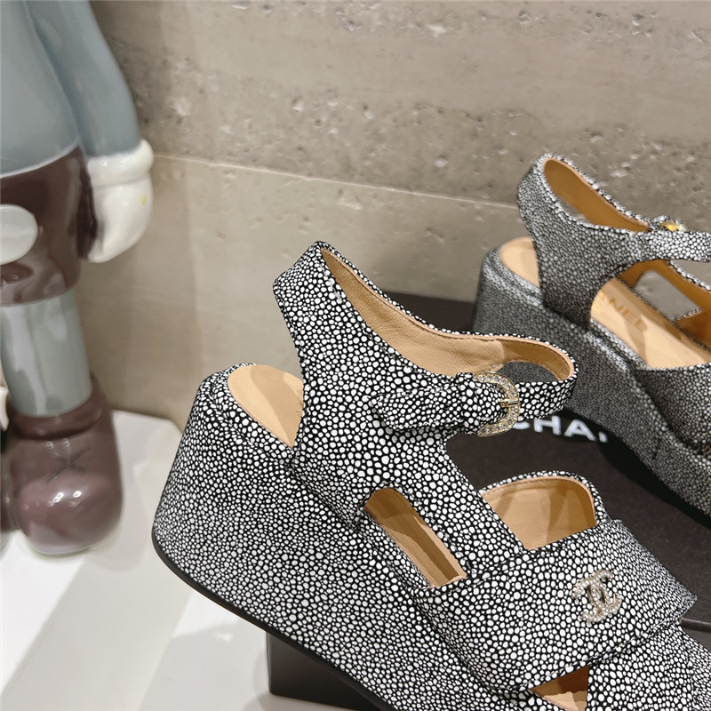 ch**el open toe platform D1am0nd sandals