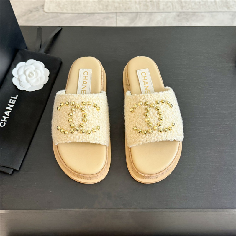 Ch**el logo platform pearl tweed slipper beige