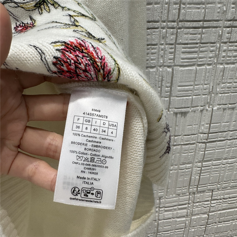 D10r herbarium knit sweater white