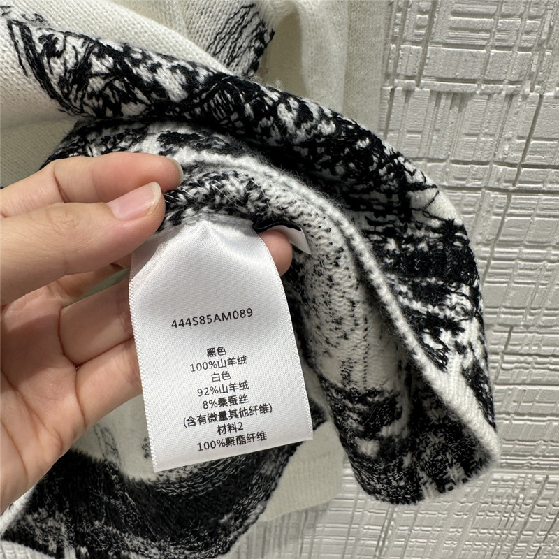 D10r paris motif knit sweater white