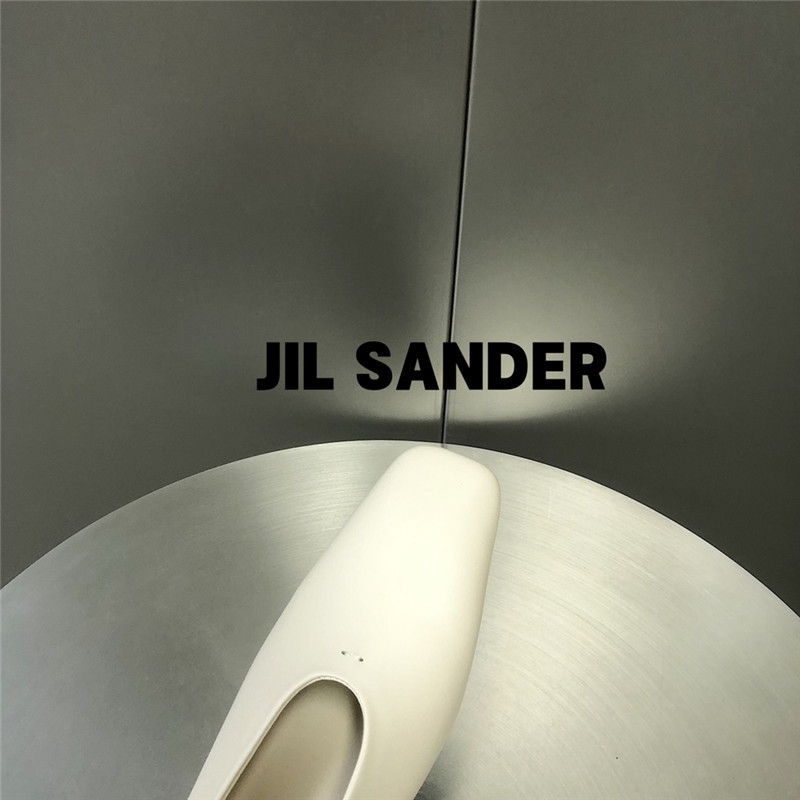 Jil Sander Perspex Block Heel Round-toe Pumps in Beige