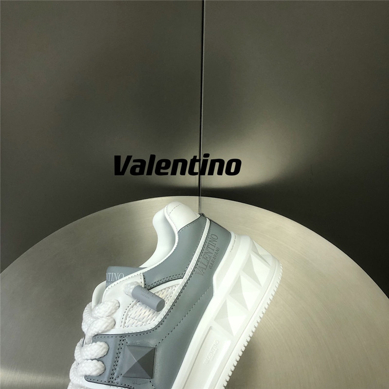 Va1e*ntin0 garavani one stud xl leather sneakers