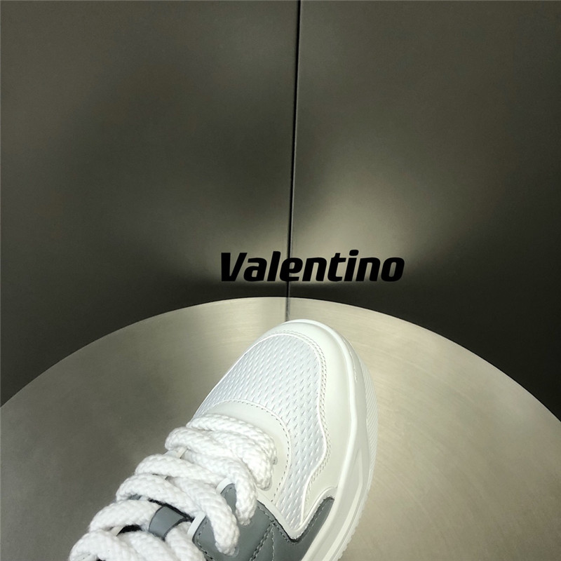 Va1e*ntin0 garavani one stud xl leather sneakers
