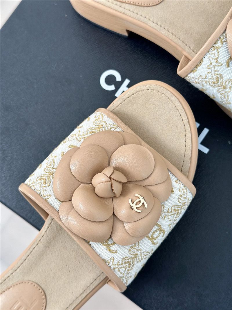 Ch**el platform camellia women’s slippers brown