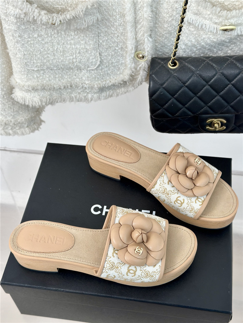 Ch**el platform camellia women’s slippers brown