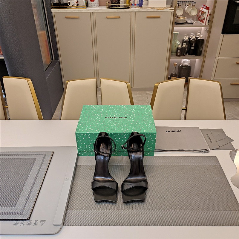 Ba1en*iaga hourglass 100 black leather sandals