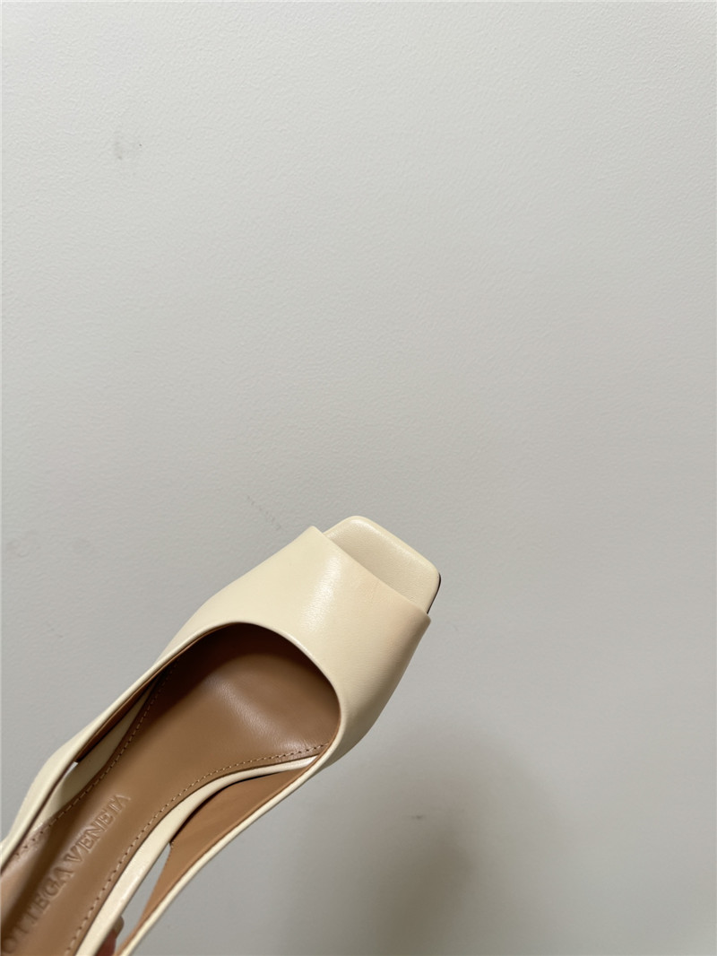 b0tt*ga Ven*ta knot slingback sandals in white