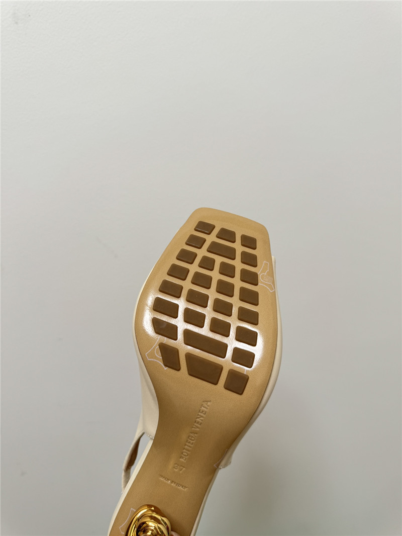 b0tt*ga Ven*ta knot slingback sandals in white