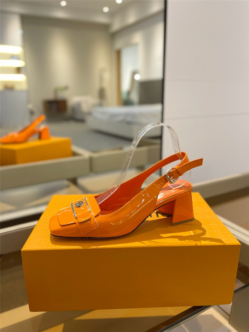 l0vis Vvtt0n orange patent leather shake slingback pumps