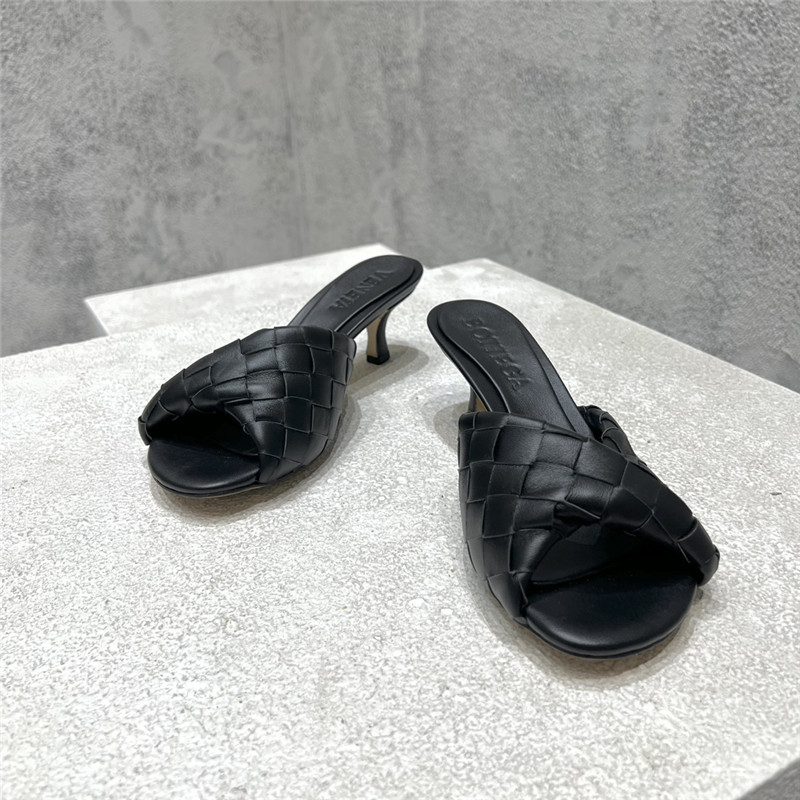 b0tt*ga Ven*ta blink twister intrecciato mules in black