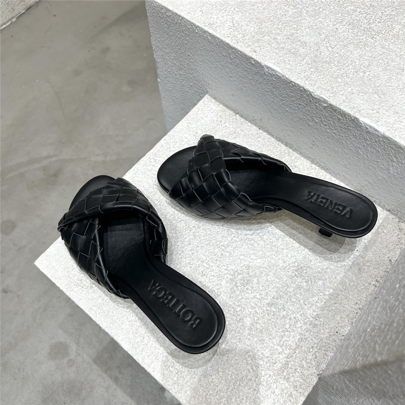 b0tt*ga Ven*ta blink twister intrecciato mules in black