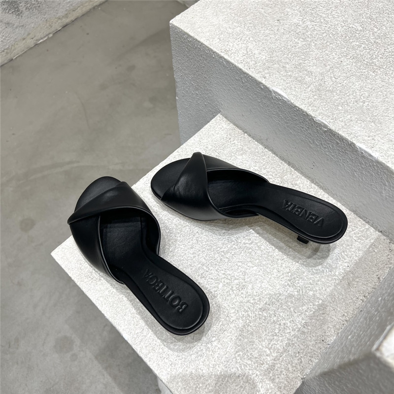 b0tt*ga Ven*ta black open toe sandals
