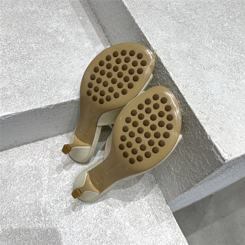 b0tt*ga Ven*ta beige open toe sandals