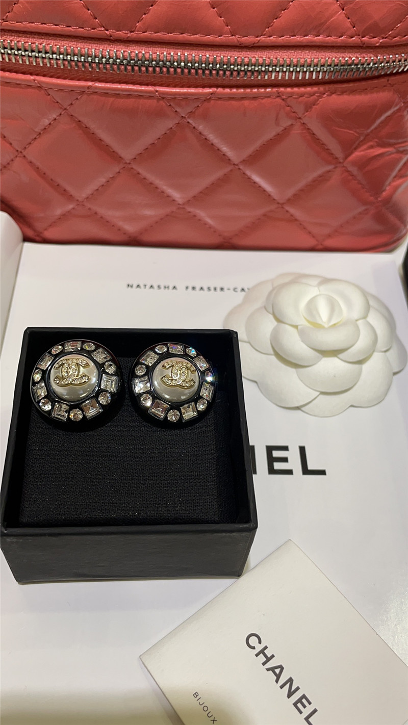 ch**el acrylic full D1am0nd double c round earrings