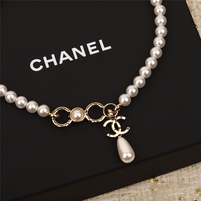 Ch**el necklace