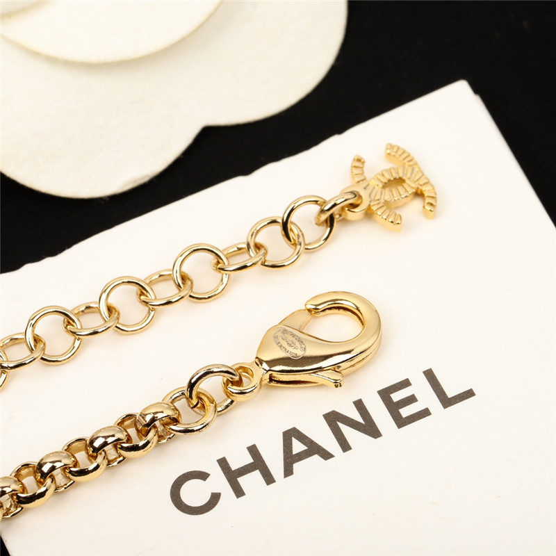Ch**el glossy heart choker necklace