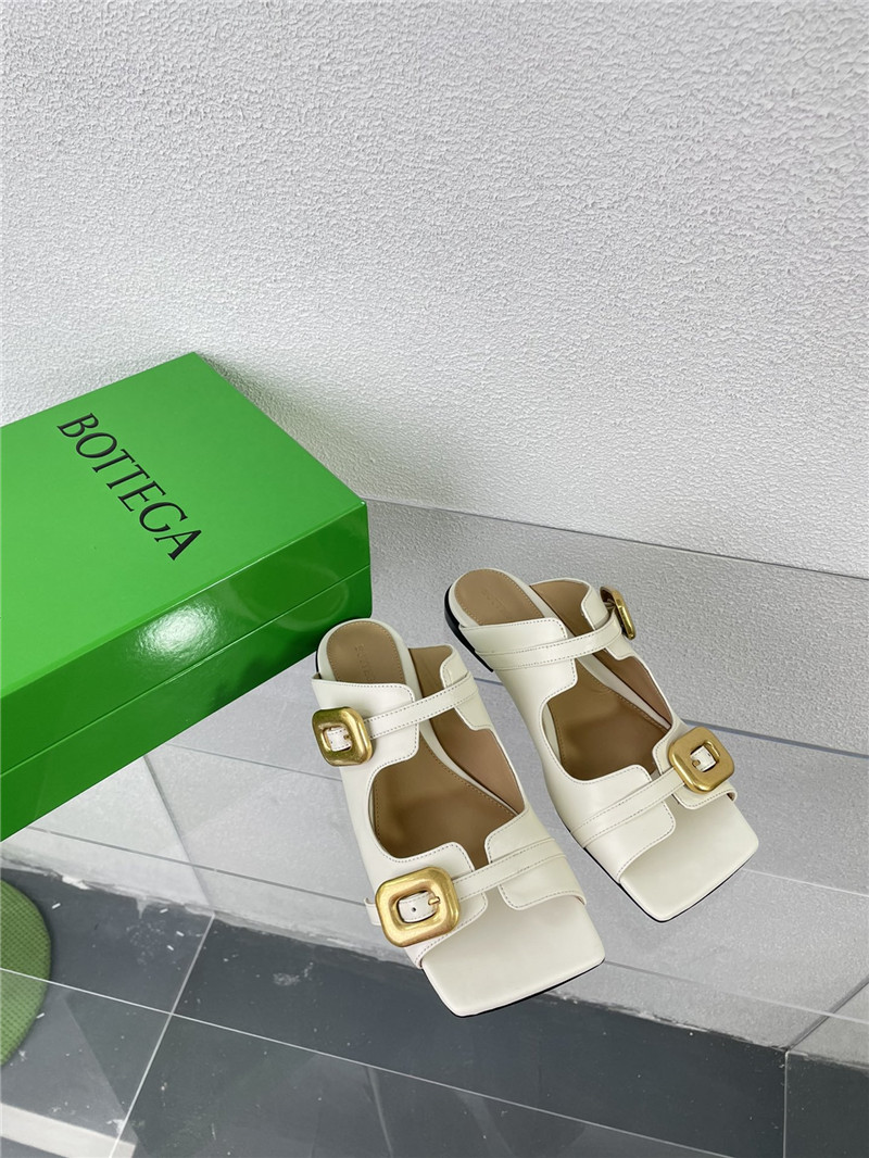 b0tt*ga Ven*ta stretch buckle flat mule