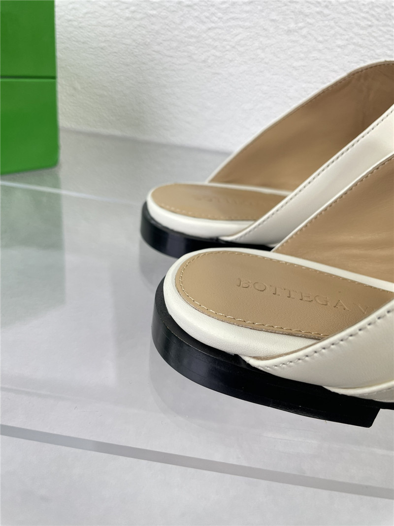 b0tt*ga Ven*ta stretch buckle flat mule