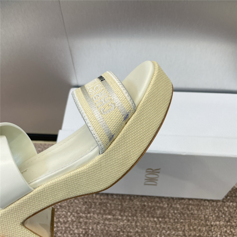 D10r dway heeled sandal natural raffia with ivory calfskin