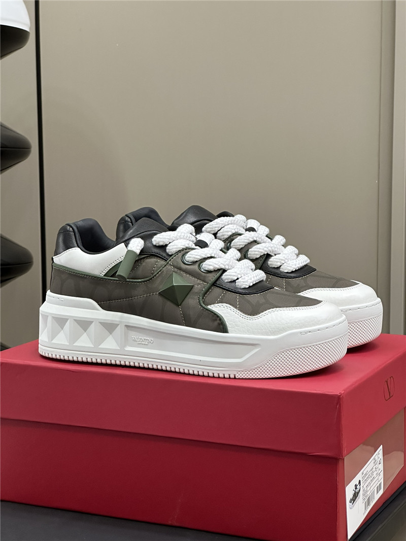 Va1e*ntin0 gray one stud xl low-top sneakers