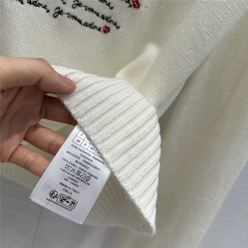 D10ramour embroidered sweater in white