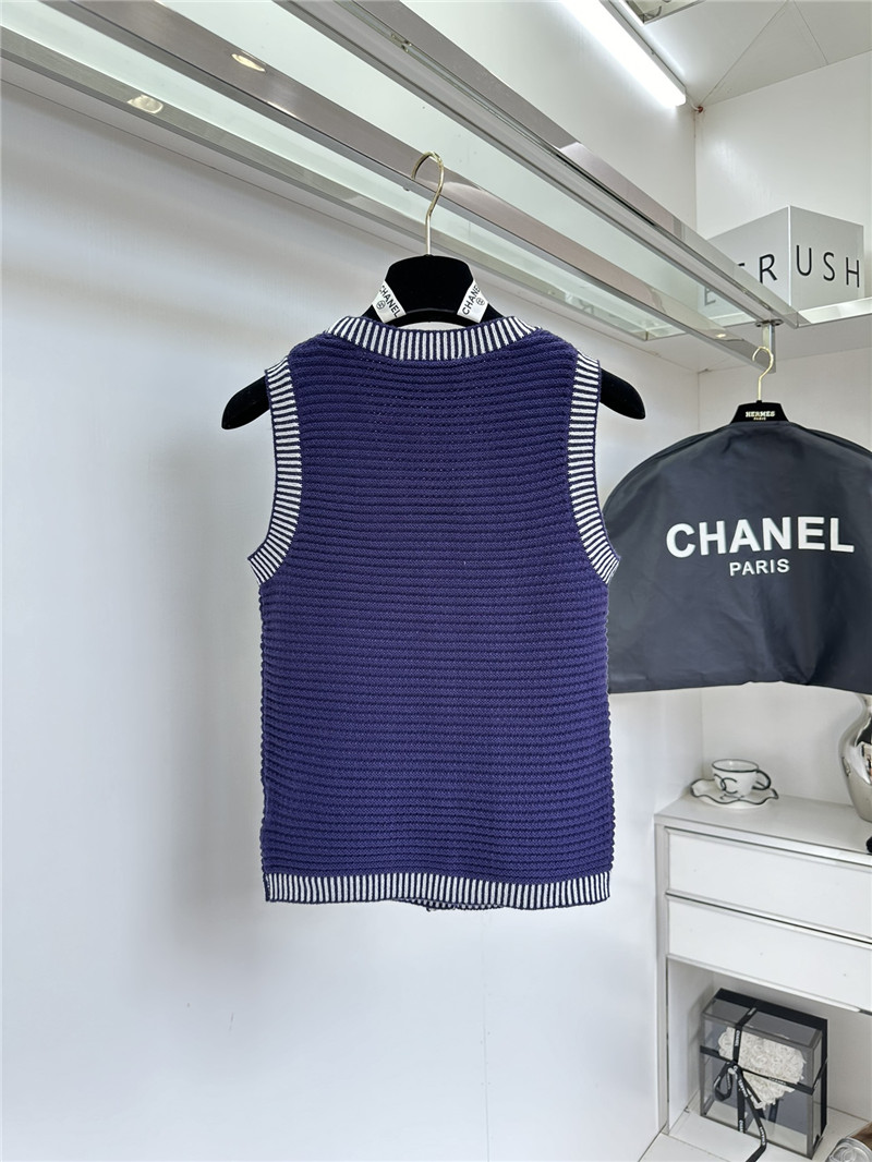 Ch**el contrasting v-neck knit vest