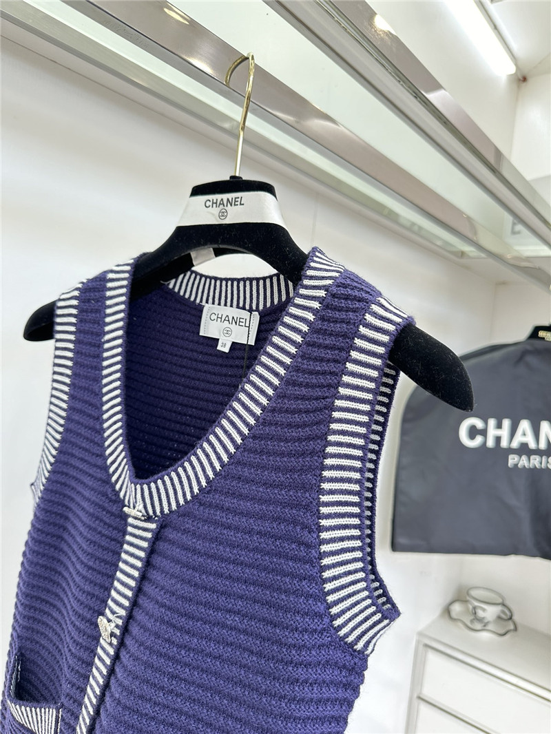 Ch**el contrasting v-neck knit vest