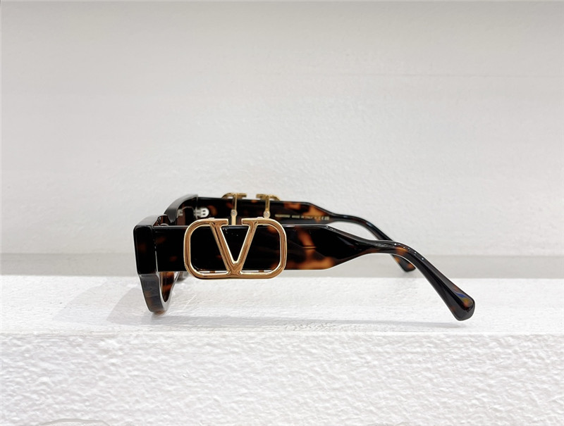 Va1e*ntin0 cat eye sunglasses