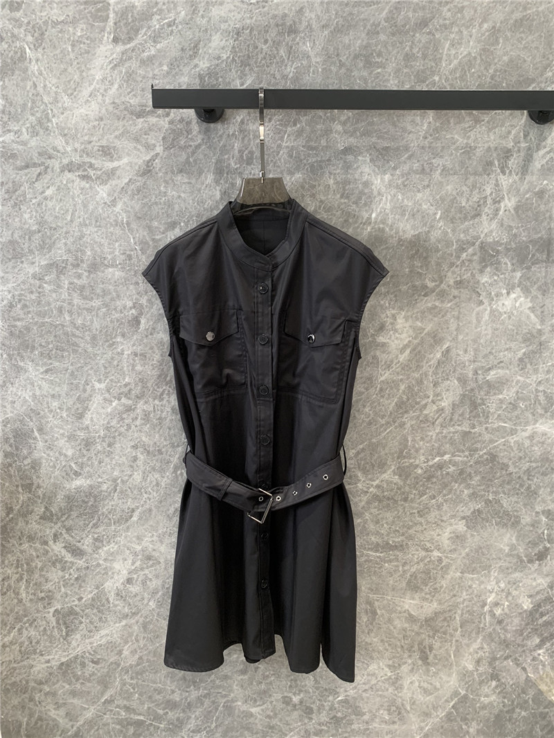 D10r small stand collar black dress