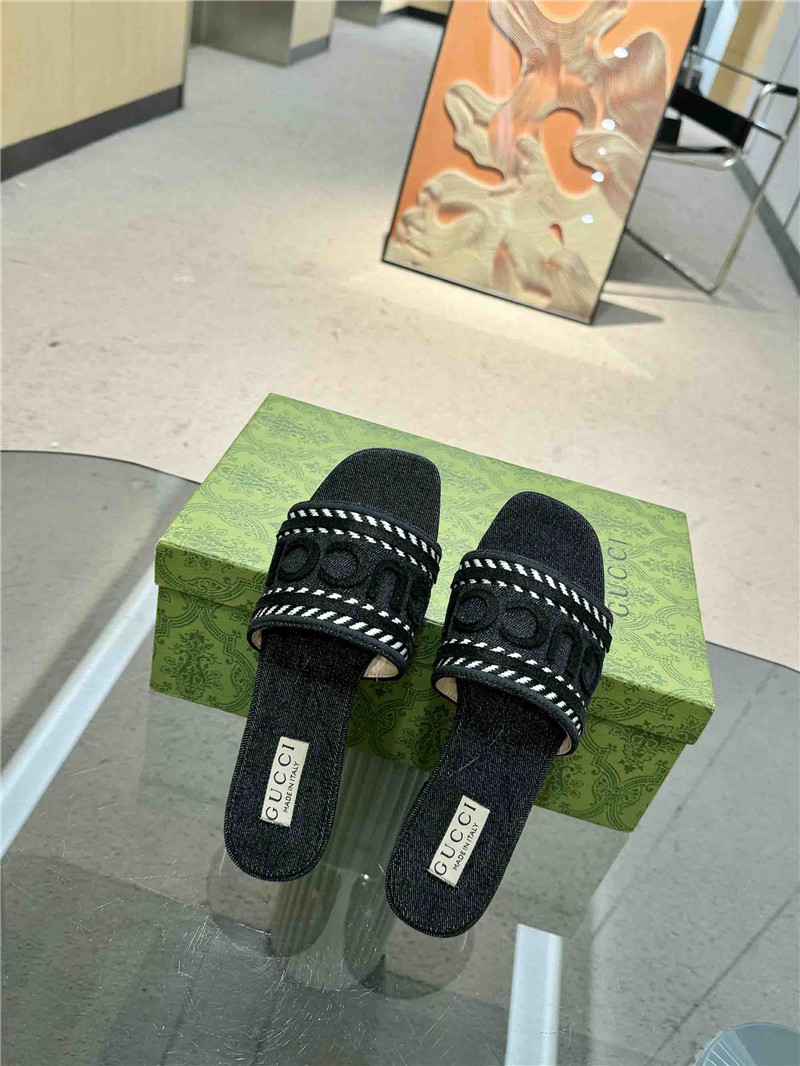 Gvc*1 slide with script in light black denim