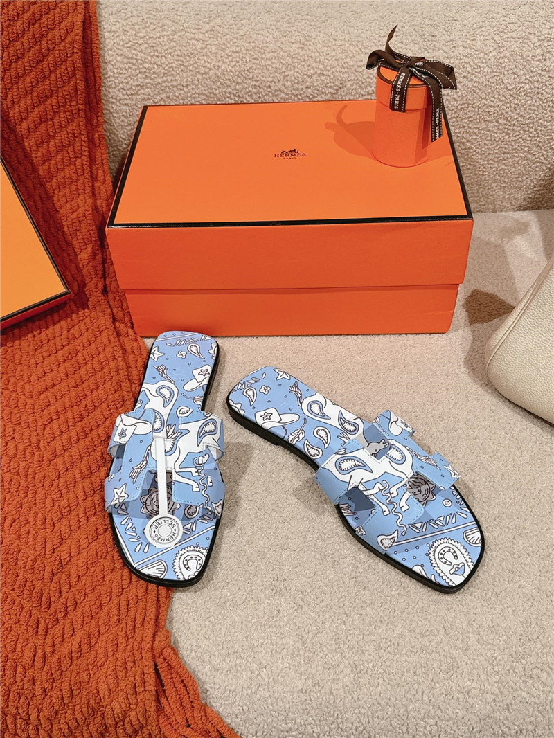 H**me5 oran sandal with blue animaux bandana