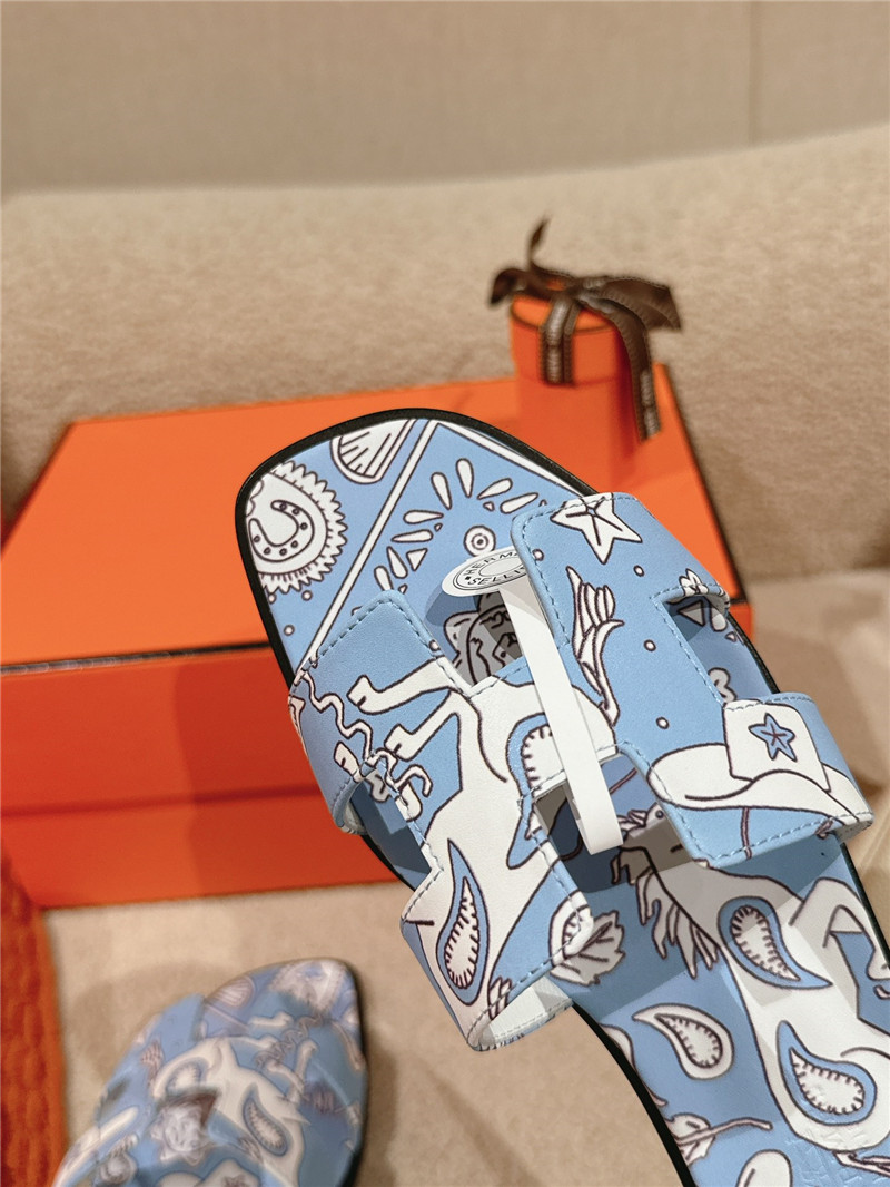 H**me5 oran sandal with blue animaux bandana