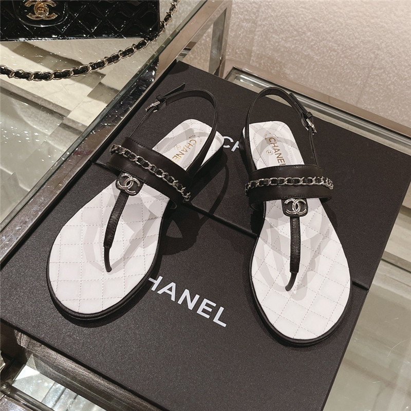 Ch**el quilted t-strap chain flat sandals black and white