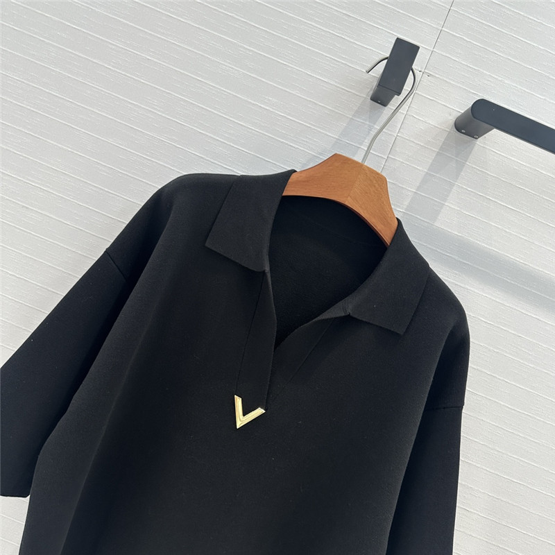 Va1e*ntin0 v logo sweater replica designer clothes