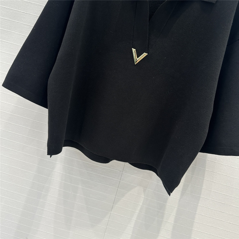 Va1e*ntin0 v logo sweater replica designer clothes