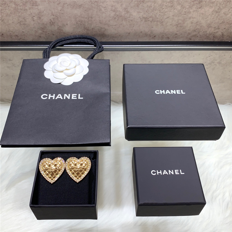 ch**el D1am0nd heart earrings