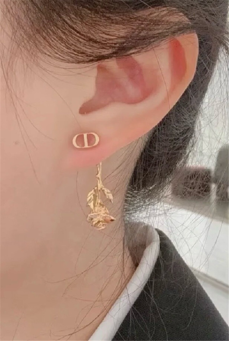 D10r rose earrings