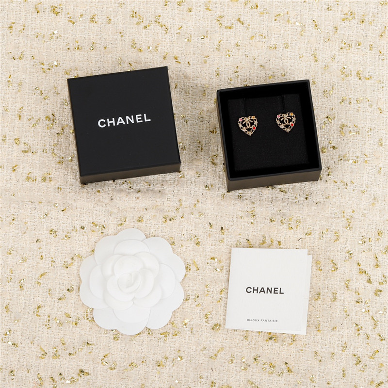 ch**el colored D1am0nd heart earrings