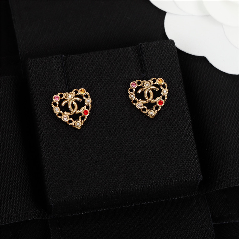 ch**el colored D1am0nd heart earrings