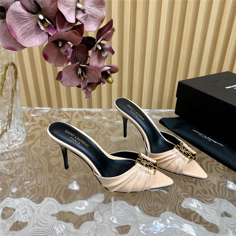 Sa1nt Lau*nt babylone mules in beige patent leather