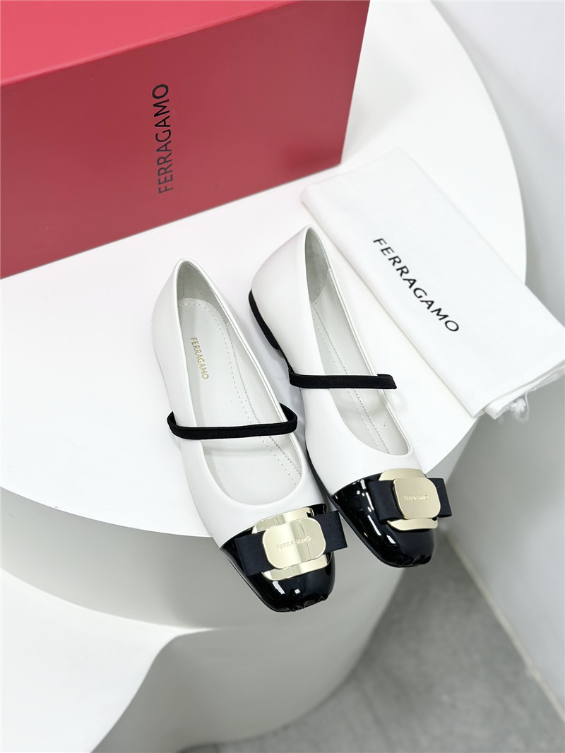 Ferragamo New Vara Plate Ballet Flat Nappa white and black