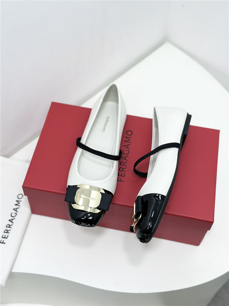 Ferragamo New Vara Plate Ballet Flat Nappa white and black