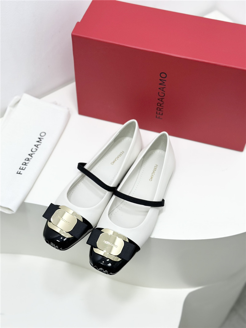 Ferragamo New Vara Plate Ballet Flat Nappa white and black