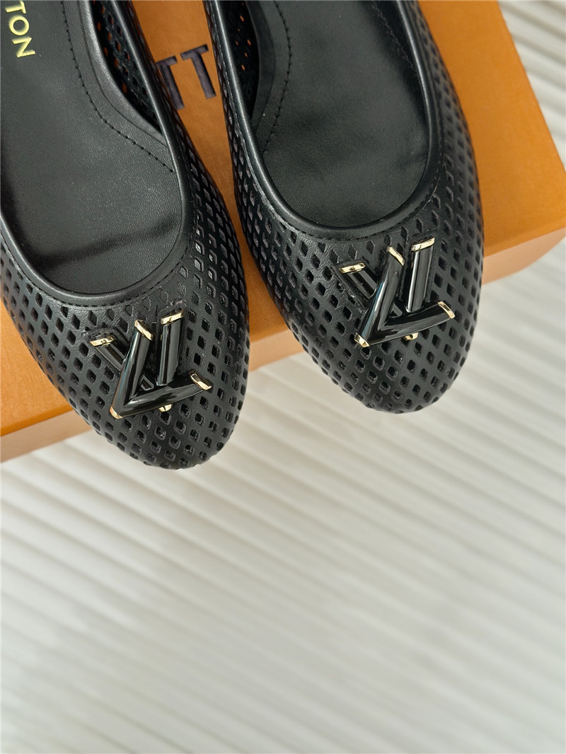 l0vis Vvtt0n shake flat ballerinas in black perforated lambskin